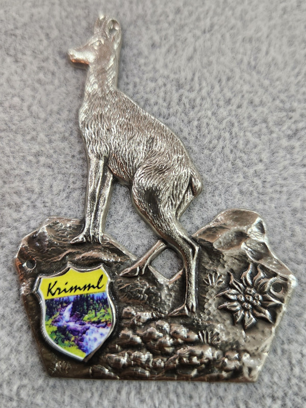 بروش على شكل غزال